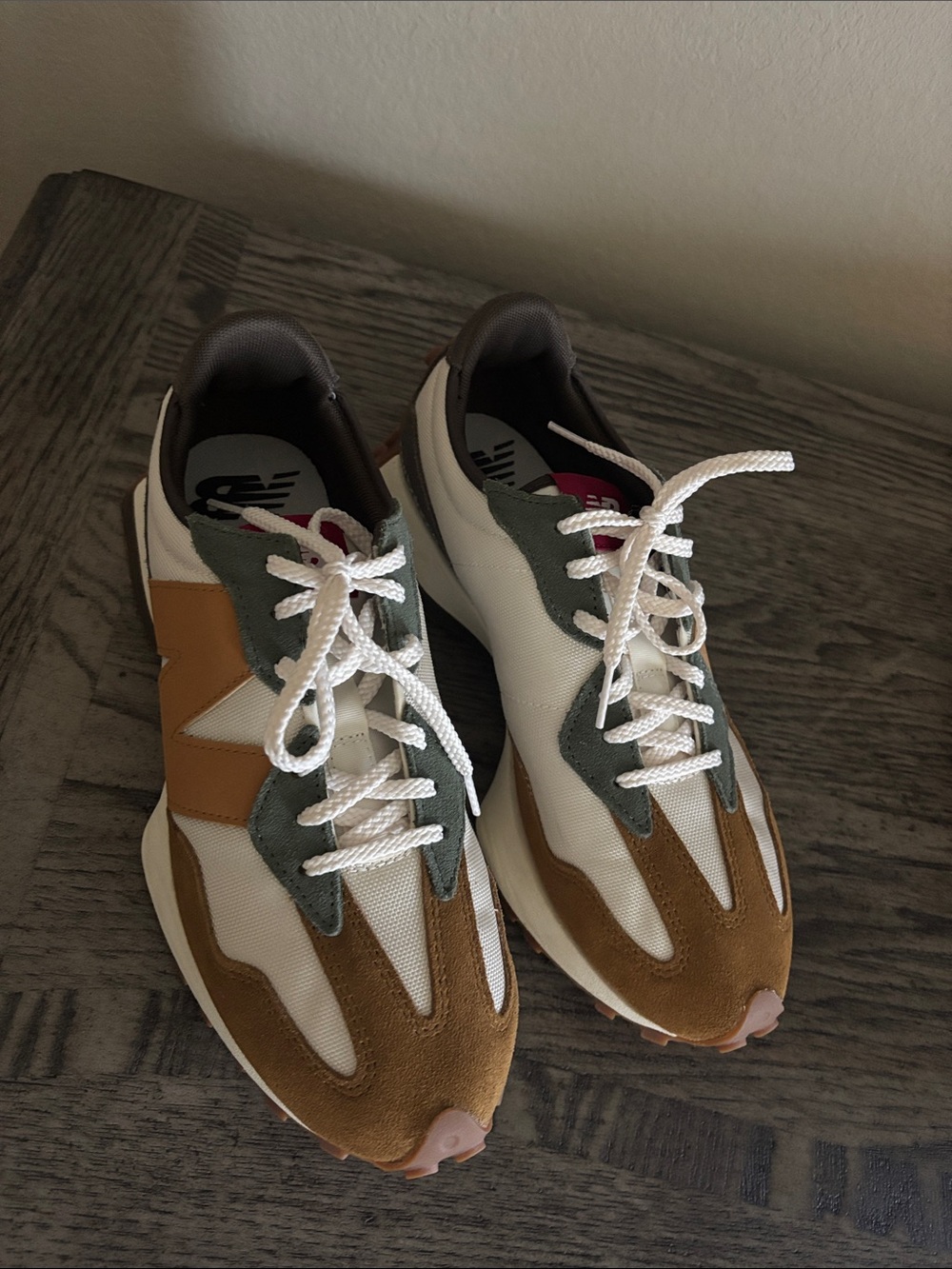 Women’a Casual Retro Runner Sneakers - White, Tan & Olive - Picture 4 of 5